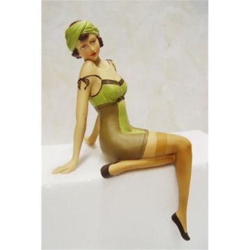 A RESIN FIGURINE OF A PIN-UP GIRL
