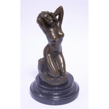 A BRONZE SCULPTURE OF A KNEELING NUDE