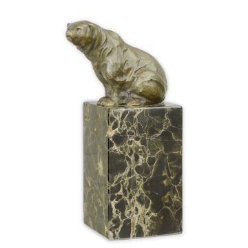 A BRONZE SCUPTURE OF A SITTING BEAR