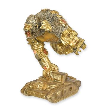 A RESIN STEAMPUNK FIGURINE OF A GORILLA ON A TANK