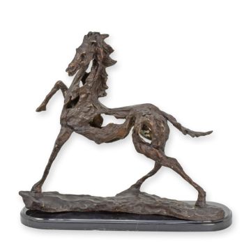 A MODERN BRONZE SCULPTURE OF A HORSE ON A MARBLE BASE