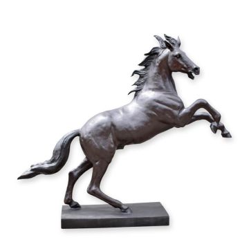 A BRONZE SCULPTURE OF A HORSE