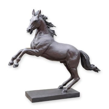 A BRONZE SCULPTURE OF A HORSE