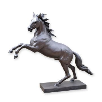 A BRONZE SCULPTURE OF A HORSE