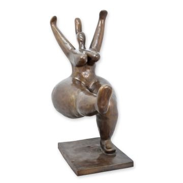A MODERN BRONZE SCULPTURE OF A LADY