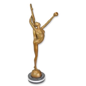 bronzen beeld van een gymnaste met bal