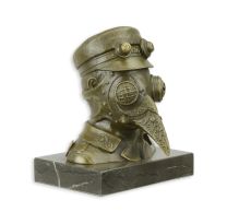 Bronzen steampunk beeld van de pestdokter