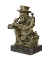 EEN BRONZEN STEAMPUNK SCULPTUUR VAN DE DARWIN AAP