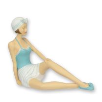 A RESIN FIGURINE OF A RETRO BEACH GIRL