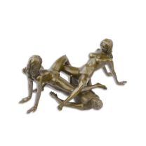 erotische bronzen groep van 3 personen