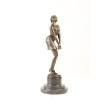 Bronzen beeld genaamd "pensive"