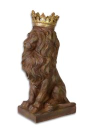 A RESIN FIGURINE OF A CROWNED LION