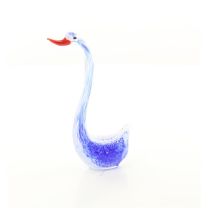 A MURANO STYLE MINIATURE GLASS FIGURINE OF A SWAN