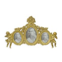A RESIN TRIPLE PHOTO FRAME FLANKED BY PUTTI