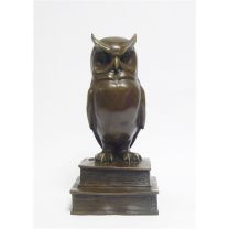 A BRONZE SCULPTURE OF THE WISE OWL