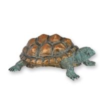 A BRONZE SCULPTURE OF A TORTOISE
