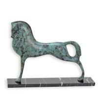 A BRONZE SCULPTURE OF AN ART DECO STANDING HORSE