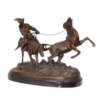 BRONZEN BEELD VAN KIRGIZ DIE EEN WILD PAARD VANGT