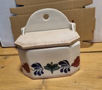 Boerenbont Zoutbakje aardewerk met houten deksel