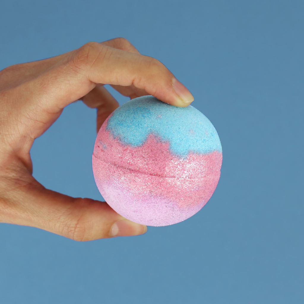 Gift\u0020Republic\u0020Iridescent\u0020Bath\u0020Bomb\u0020wordt\u0020vertaald\u0020naar\u0020het\u0020Nederlands\u0020als\u0020\u0022Gift\u0020Republic\u0020Iridescent\u0020Badbruisbal\u0022.