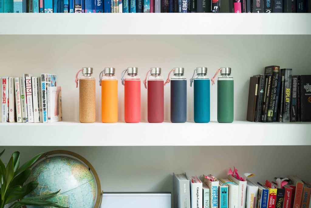 Black\u002BBlum\u0020Glazen\u0020Waterfles\u0020\u002D\u00200.6Ltr\u0020\u002D\u0020Koraal