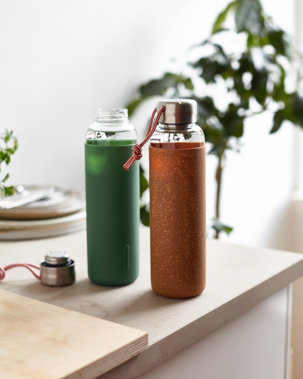 Black\u002BBlum\u0020Glazen\u0020Waterfles\u0020\u002D\u00200,6\u0020liter\u0020\u002D\u0020Amandel