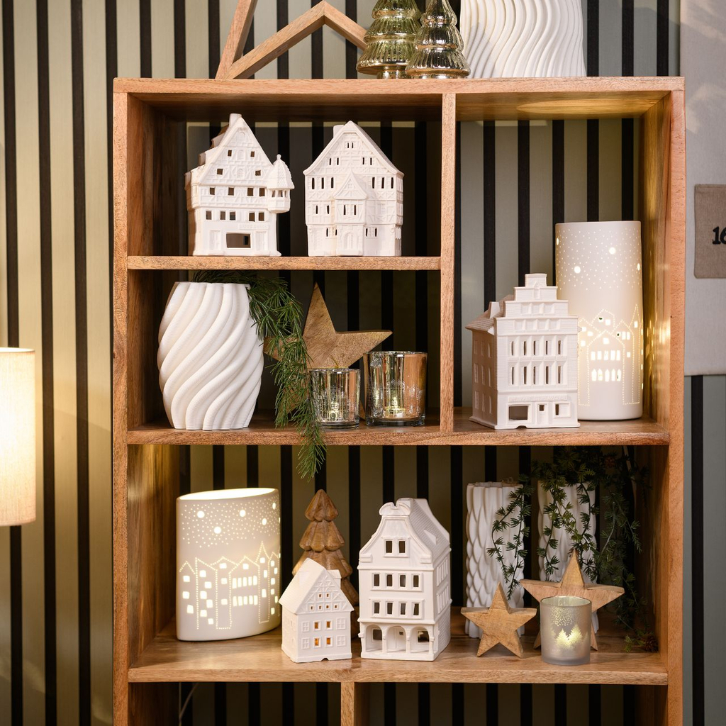 Wurm\u0020Lichthaus\u0020Weitkamp\u0020Stuhlmacher\u0020M\u00FCnster\u0020van\u0020porselein,\u0020wit\u0020\u0028B\u002FH\u002FD\u0029\u002013x20x15cm