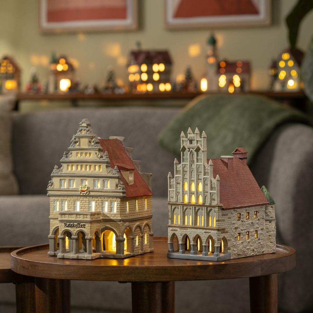 Wurm\u0020Lichthaus\u0020Rathaus\u0020M\u00FCnster\u0020van\u0020porselein,\u0020bruin\u002Frood\u0020\u0028B\u002FH\u002FD\u0029\u002017x14x15cm.