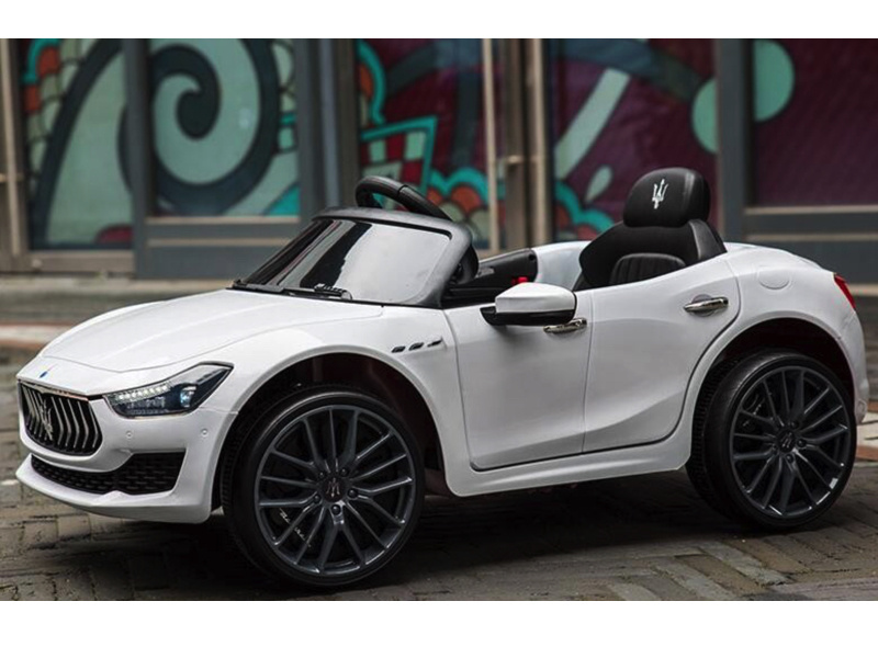 Maserati\u0020Ghibli,\u002012v\u0020elektrische\u0020kinderauto,\u0020rubberen\u0020banden,\u0020lederen\u0020zitje.