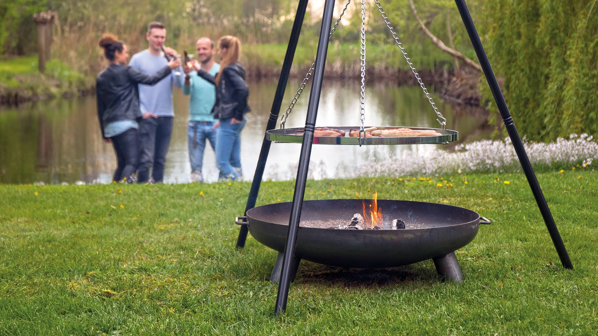 BBQ\u0020Tripod\u0020\u002D\u0020Food\u0026Fire\u0020\u002D\u0020Driepoot\u0020met\u0020Rooster\u0020\u002D\u0020Zwart\u0020\u002D\u0020Staal\u0020\u002D\u0020\u00D865\u0020cm