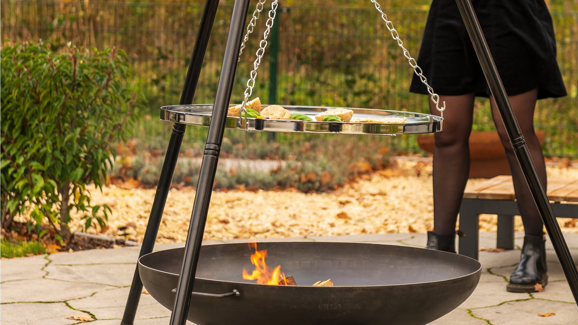 BBQ\u0020Tripod\u0020\u002D\u0020Food\u0026Fire\u0020\u002D\u0020Driepoot\u0020met\u0020Rooster\u0020\u002D\u0020Zwart\u0020\u002D\u0020Staal\u0020\u002D\u0020\u00D865\u0020cm