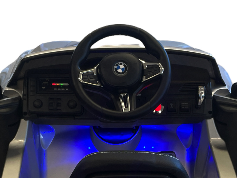 BMW\u0020M5,\u0020leren\u0020zitje,\u0020rubberen\u0020banden,\u0020kinderaccuauto\u0021