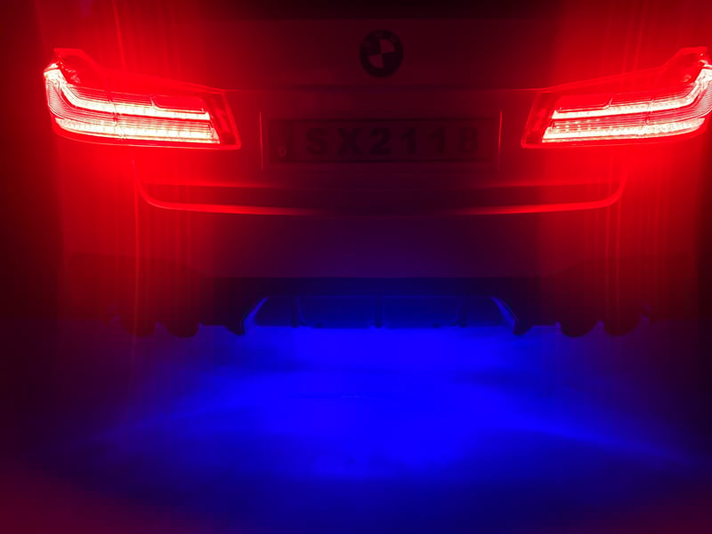 BMW\u0020M5,\u0020leren\u0020zitje,\u0020rubberen\u0020banden,\u0020kinderaccuauto\u0021