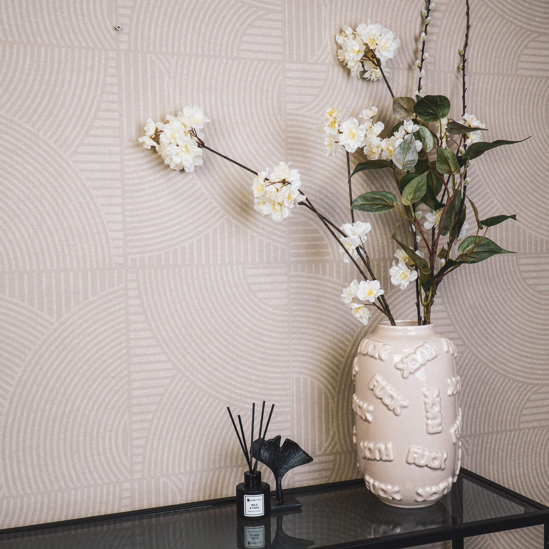 Vaas\u0020\u002D\u0020\u0027FUCK\u0027\u0020\u002D\u0020Keramiek\u0020\u002D\u0020Beige\u0020\u002D\u002017x17x27cm