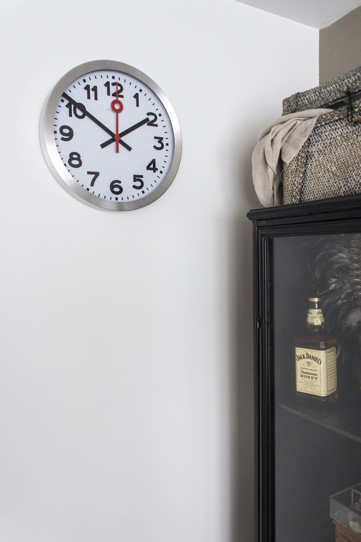 Wandklok\u0020\u002F\u0020Tafelklok\u0020\u002D\u0020aluminium\u0020\u002D\u0020\u0027Stationnummers\u0027