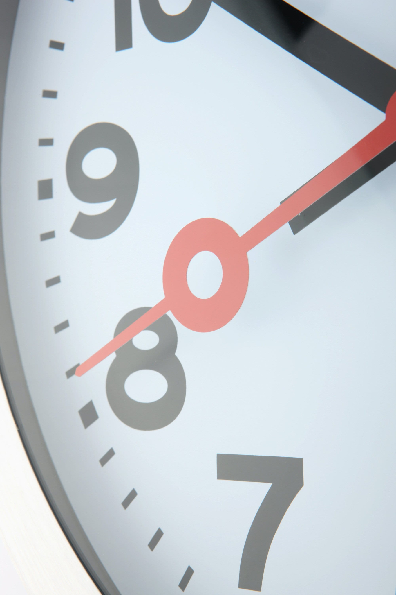 Wandklok\u0020\u002F\u0020Tafelklok\u0020\u002D\u0020aluminium\u0020\u002D\u0020\u0027Stationnummers\u0027