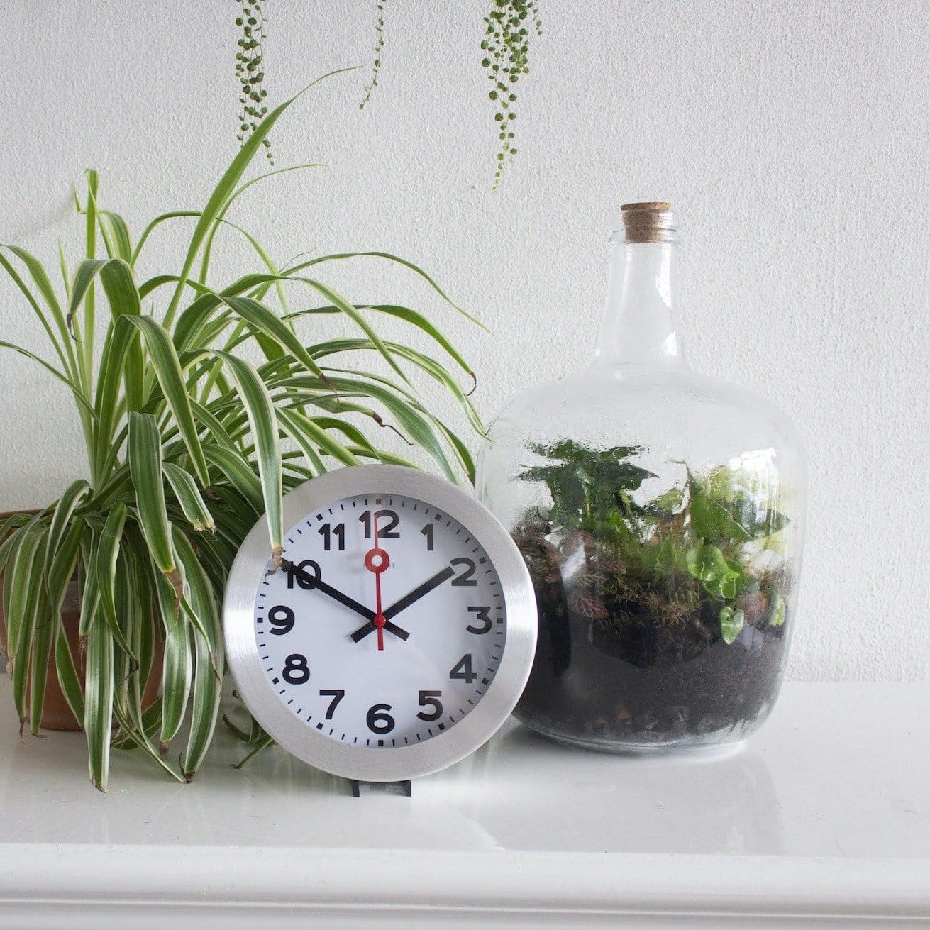 Wandklok\u0020\u002F\u0020Tafelklok\u0020\u002D\u0020aluminium\u0020\u002D\u0020\u0027Stationnummers\u0027