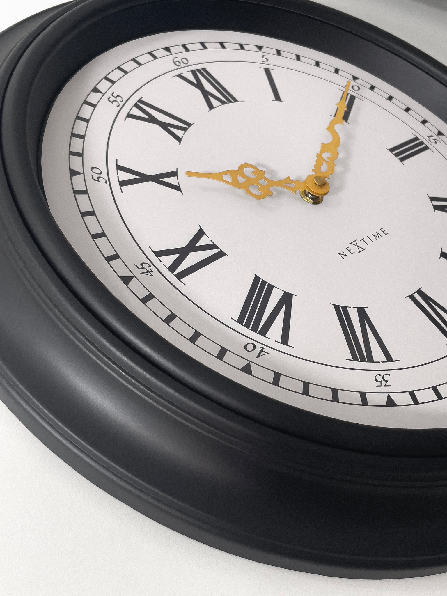 Wandklok\u002040cm\u0020\u002D\u0020Stil\u0020\u002D\u0020Zwart\u002FGrijs\u0020\u002D\u0020Plastic\u0020\u002D\u0020NeXtime\u0020\u0027Chopin\u0027