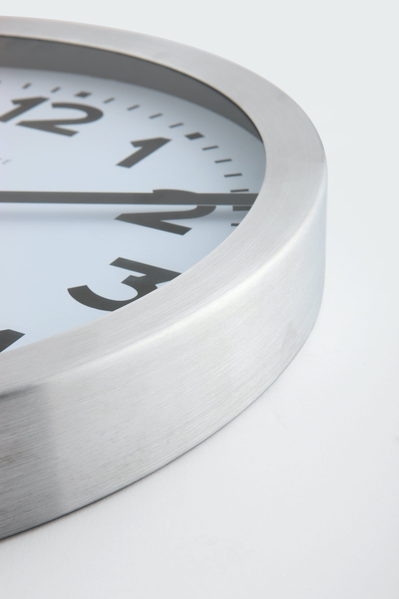 Wandklok\u0020\u002D\u002035\u0020cm\u0020\u002D\u0020Aluminium\u0020\u002D\u0020\u0027Station\u0020radiogestuurd\u0020\u0028DCF\u0029\u0020cijfers\u0027