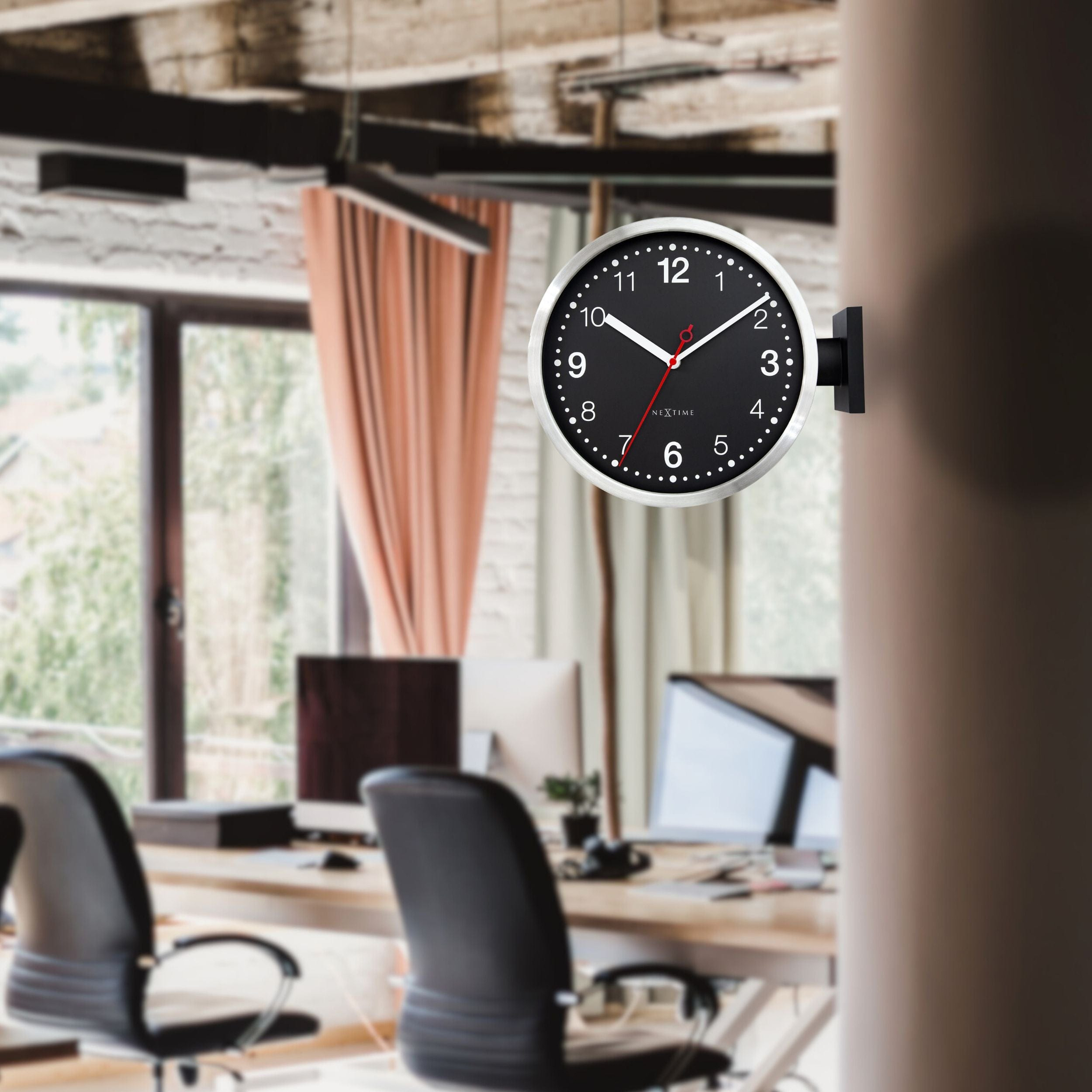 Wandklok\u002032,3x28x10cm\u002DGeruisloos\u002DWit\u0020\u0026\u0020Zwart\u002DAluminium\u002DNeXtime\u0020\u0027Double\u0027