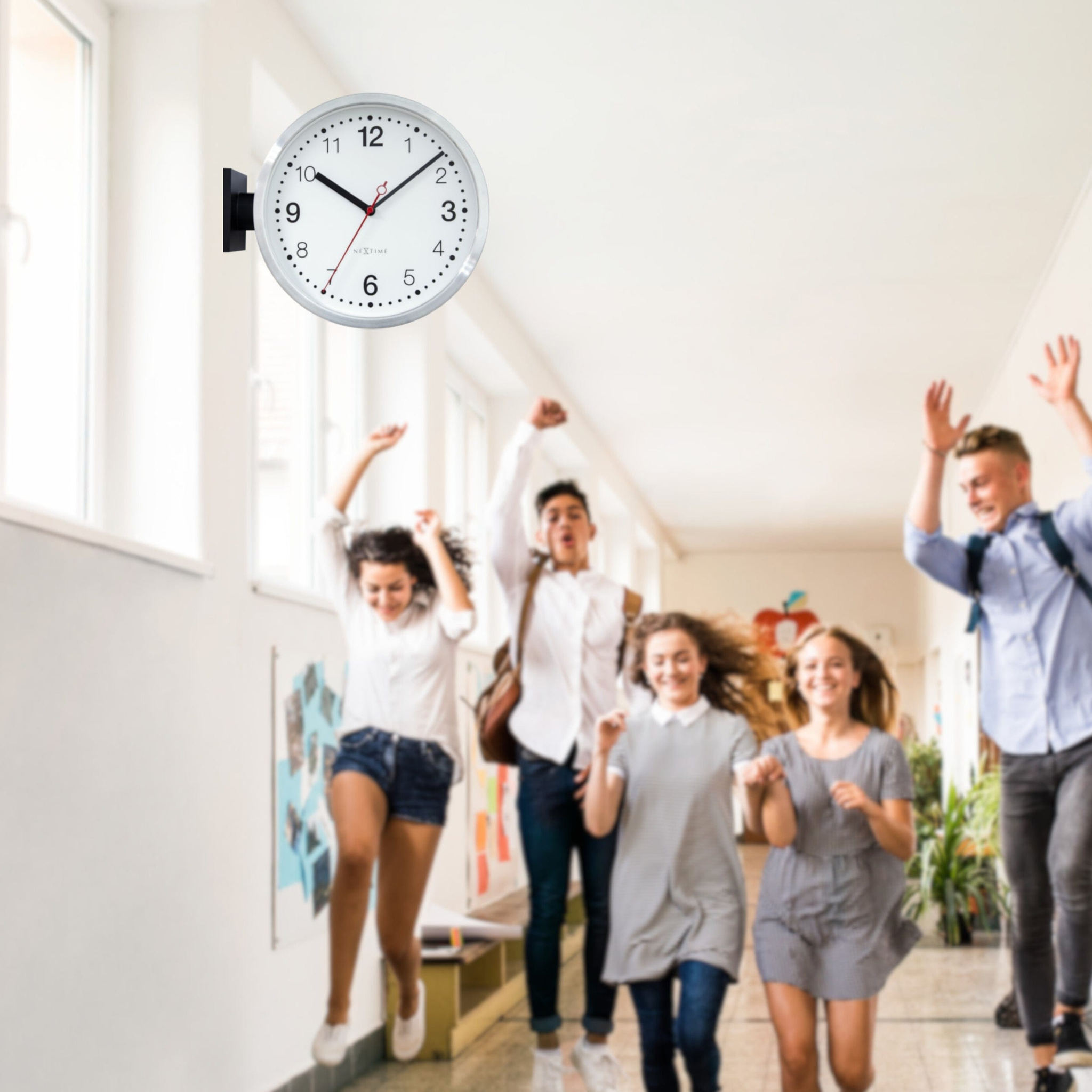 Wandklok\u002032,3x28x10cm\u002DGeruisloos\u002DWit\u0020\u0026\u0020Zwart\u002DAluminium\u002DNeXtime\u0020\u0027Double\u0027