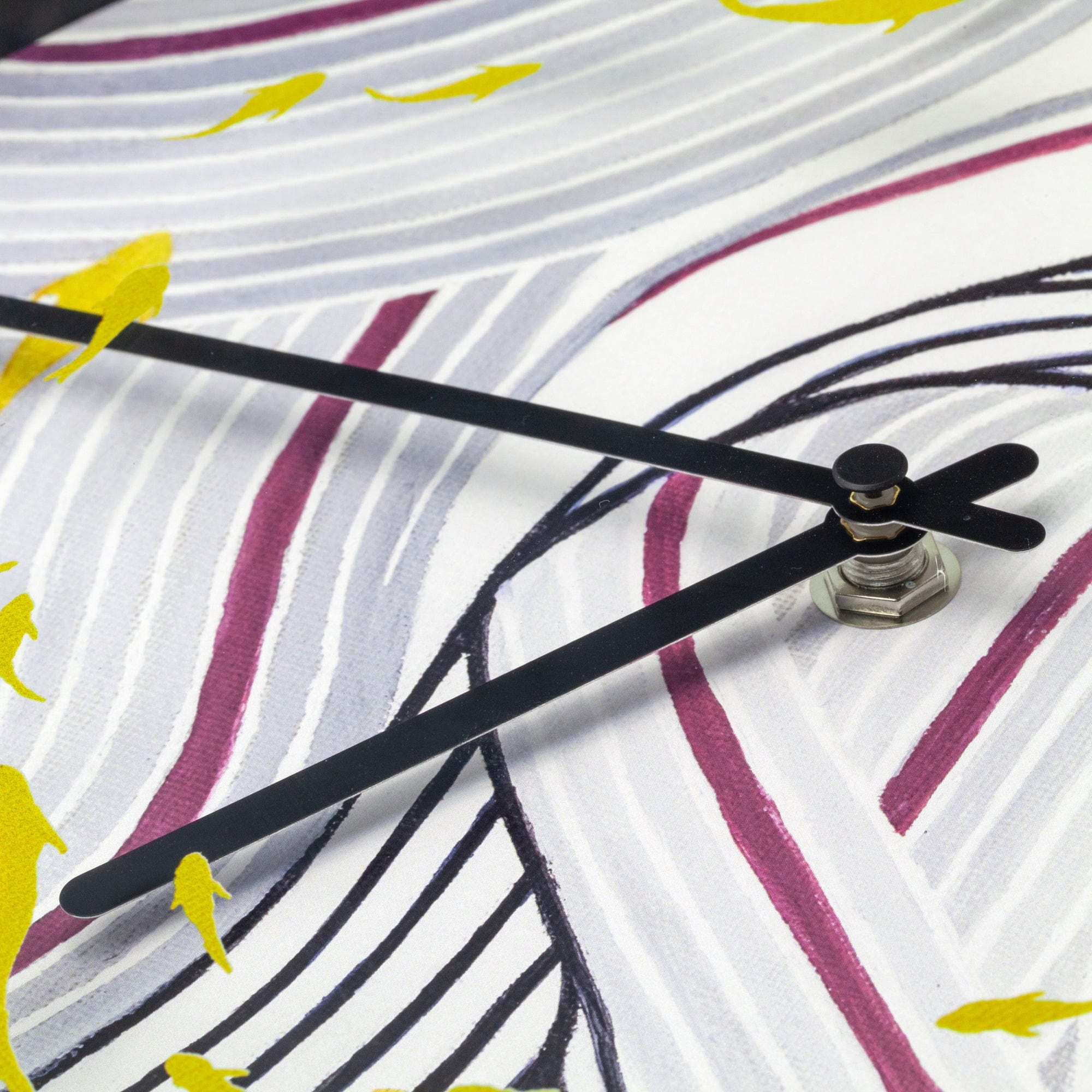 Wandklok\u002030\u0020cm\u0020\u002D\u0020Geruisloos\u0020\u002D\u0020Grijs\u0020\u002D\u0020Kunststof\u0020\u002D\u0020\u0022Koi\u0022