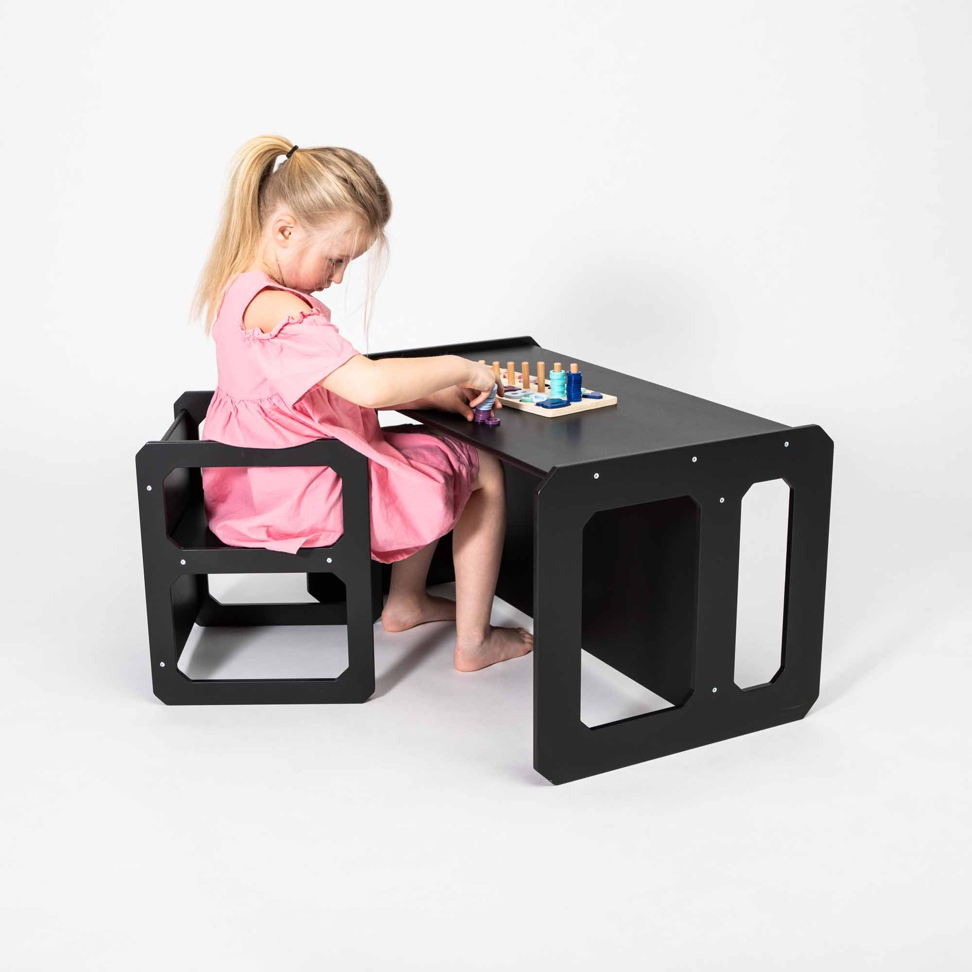 Montessori\u0020tafel\u002D\u0020en\u0020stoeltjesset\u0020voor\u0020het\u0020spenen