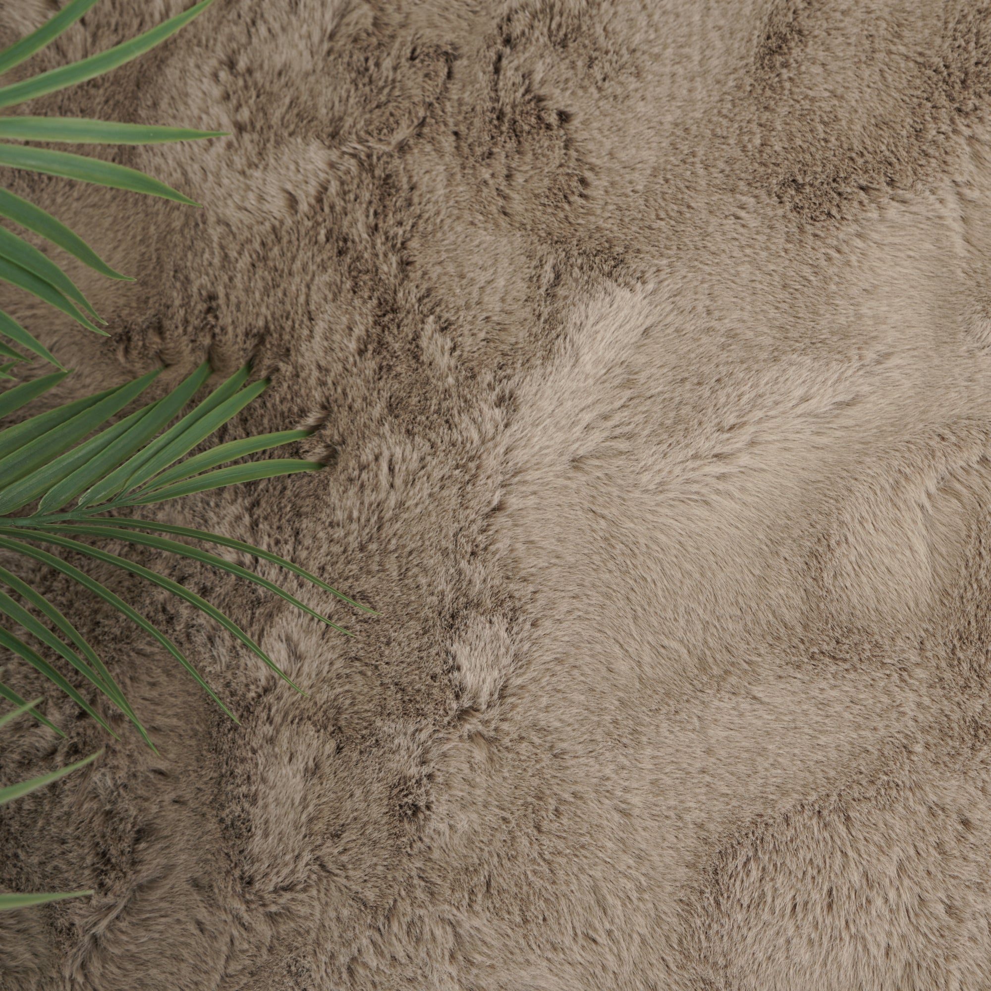 KNUFFEL\u0020Pluizig\u0020Rechthoek\u0020Vloerkleed\u0020Licht\u0020Taupe\u0020\u2013\u0020Hoogpolig\u0020Taupe\u0020Tapijt\u0020Extra\u0020Zacht