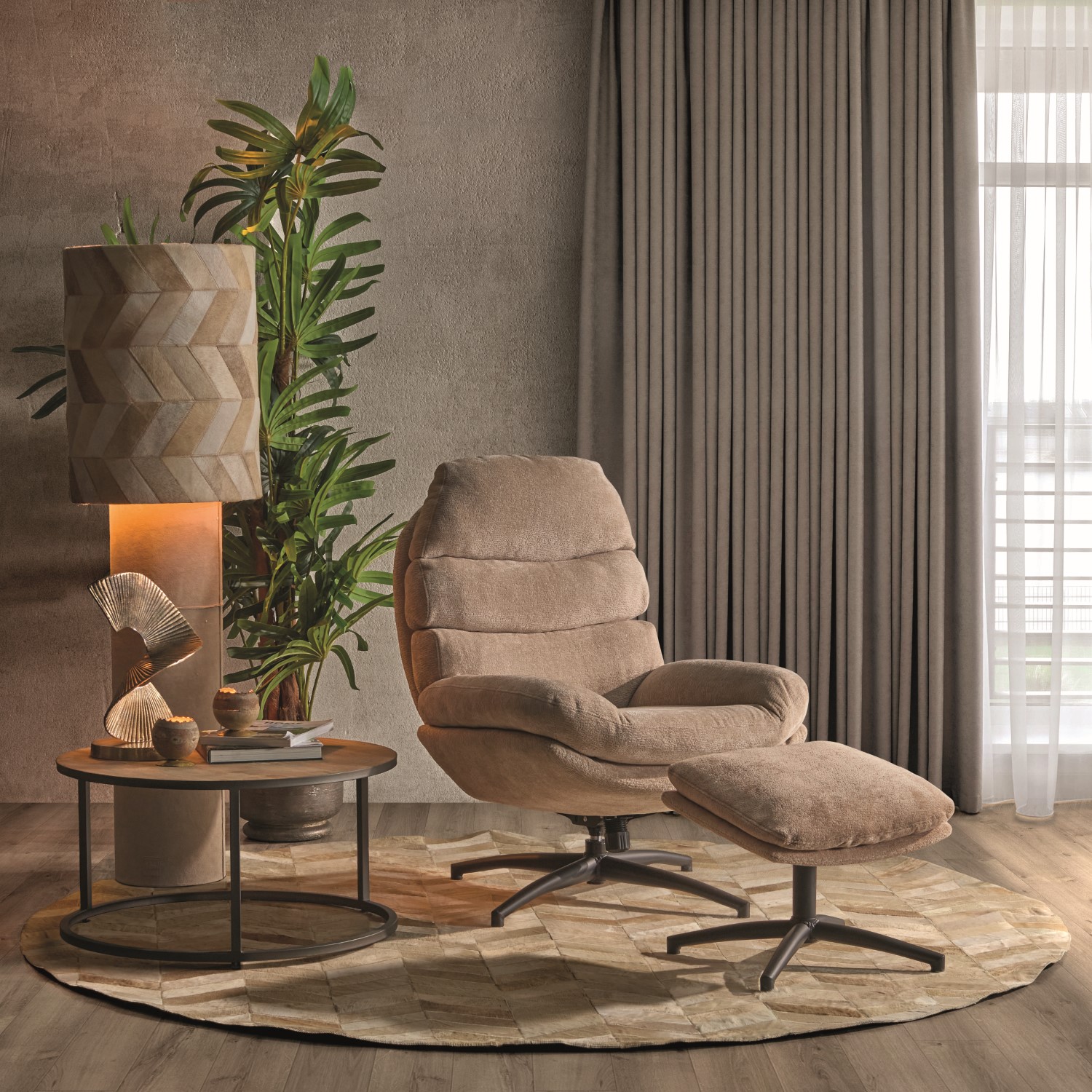 Draaibare\u0020relaxfauteuil\u0020met\u0020voetenbank\u0020in\u0020zachte\u0020beige\u0020stof Draaibare\u0020relaxfauteuil\u0020met\u0020voetenbank\u0020in\u0020zachte\u0020beige\u0020stof