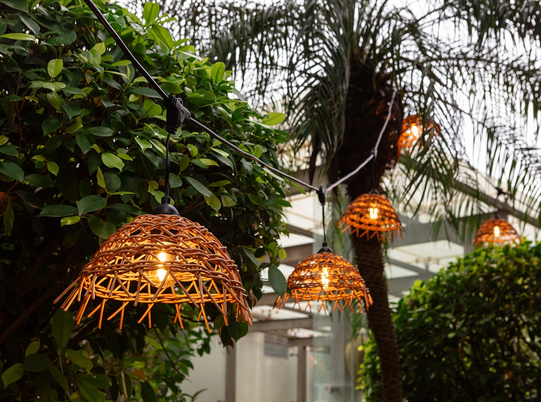 Boho\u0020lichtsnoer\u002010\u0020meter\u0020lang\u0020met\u002010\u0020gevlochten\u0020lampkapjes