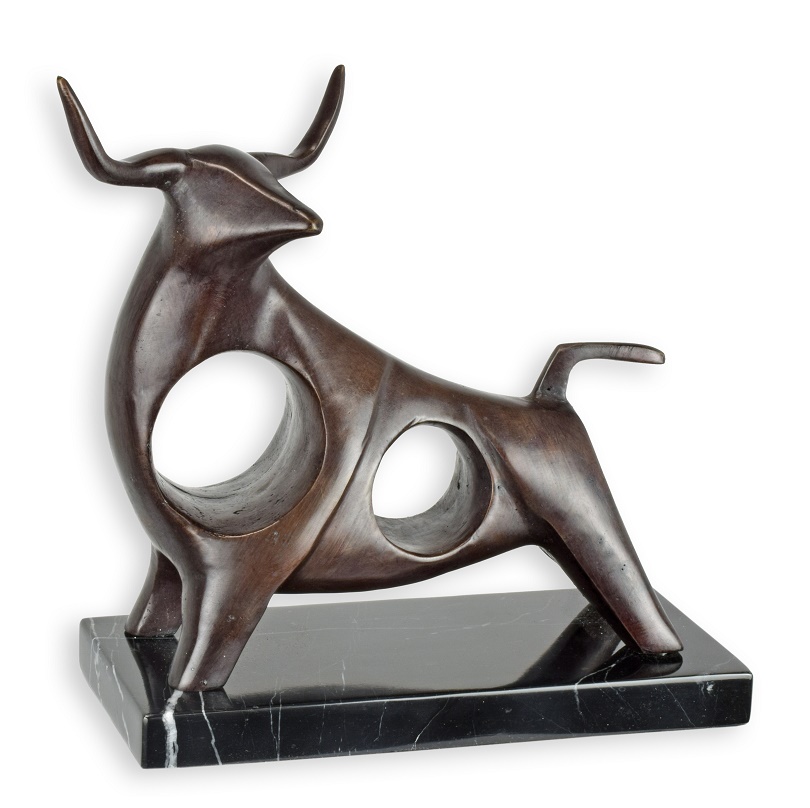 A\u0020BRONZE\u0020SCULPTURE\u0020OF\u0020A\u0020STANDING\u0020BULL\u0020ON\u0020A\u0020MARBLE\u0020BASE