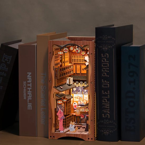 Cutebee\u0020Booknook\u0020Under\u0020the\u0020Sakura\u0020Tree\u0020Miniatuurhuis\u0020Knutselen