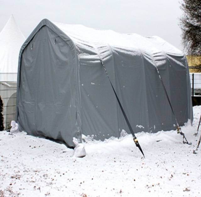 stockage tent sneeuw
